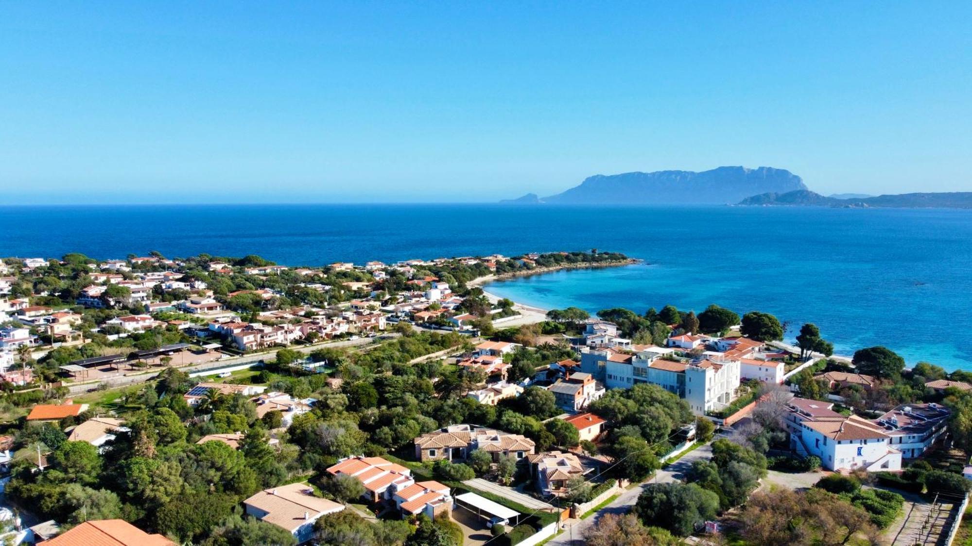 Garden Retreat - Homey Experience Olbia Bagian luar foto